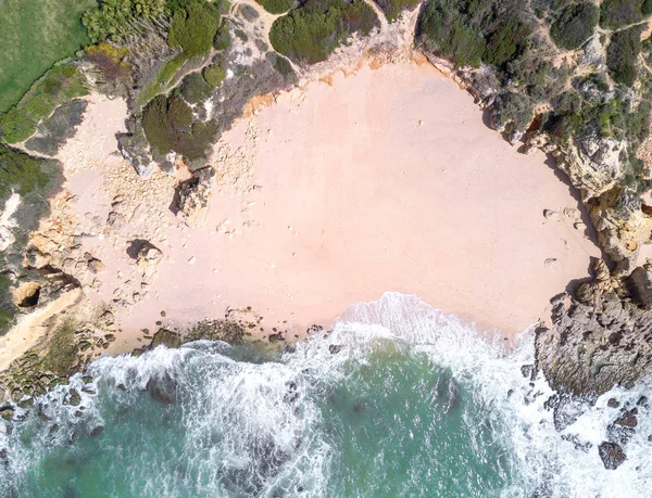 Vista Aérea Playa Arena Tropical Acantilados Océano — Foto de Stock