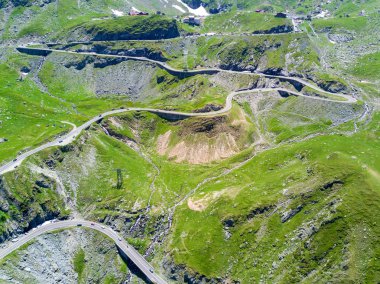 Transfagarasan sarma karayolu Romanya'da havadan görünümü