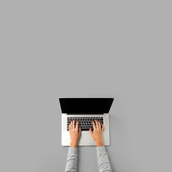Kobieta Pracuje Laptopie Otoczenie Biznesu Miejsca Kopii — Zdjęcie stockowe