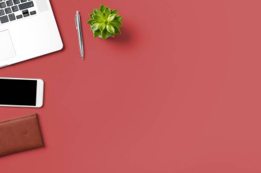 Modern ofis masaüstü kopya alanı ile