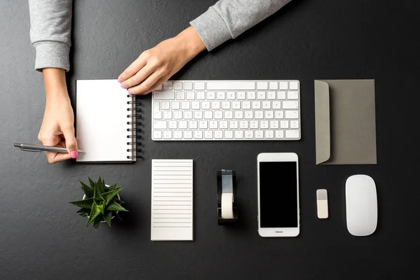 Une Femme Qui Travaille Bureau Vue Dessus — Photo