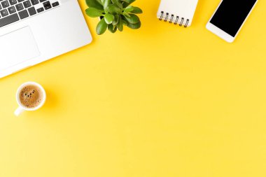 Bilgisayarlı ve aksesuarlı iş geçmişi. Ofis masaüstü