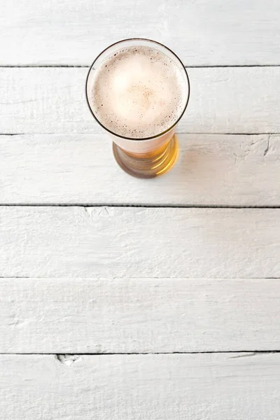 Boven Schot Van Koud Bier Glas Witte Houten Achtergrond Met — Stockfoto