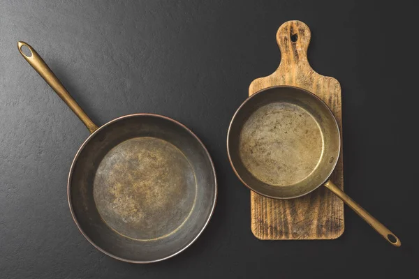 Empty Frying Pans Wooden Board Top View — Stock Photo, Image