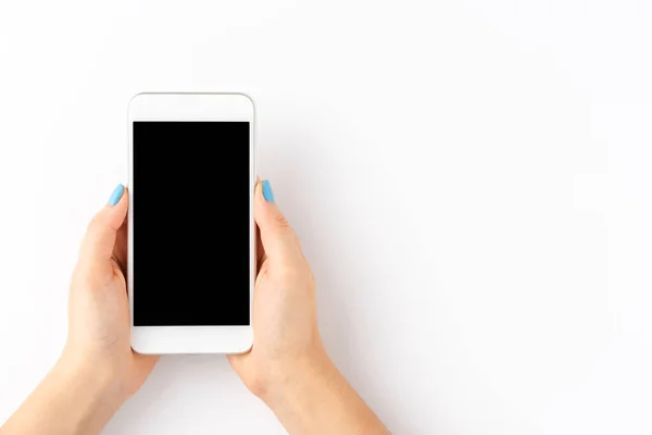 Dłonie Kobiety Pomocą Telefonu Komórkowego Pustym Ekranem Izolowanym Białym Tle — Zdjęcie stockowe