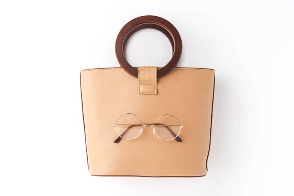 Concept Sac Main Femme Avec Des Lunettes Isolées Sur Une — Photo