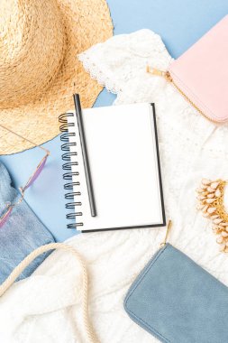 Kadın yaz kıyafetleri.