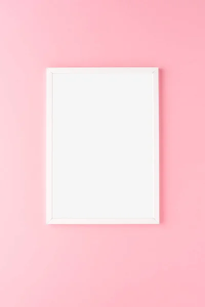粉红墙上的空相框 带有版权空间的模拟 — 图库照片