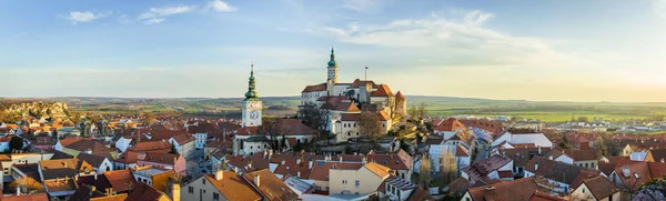 Mikulov bir Moravia, Çek Cumhuriyeti Güney Moravian Region merkezidir