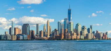 Manhattan siluetinin için New Jersey City batımında, ABD görüntüleyin.