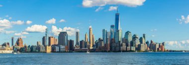 Manhattan siluetinin için New Jersey City batımında, ABD görüntüleyin.