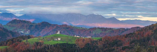 スヴェティ Tomaz はスロベニアのゴレンスカ地方に Skofja ロカの自治体で小さな集落です — ストック写真