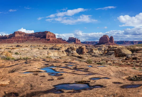 Hite Crossing Bridge, Utah State Route 95'i Colorado Nehri'nin kuzeybatısında, Utah, Amerika Birleşik Devletleri'nde taşıyan bir kemer köprüdür.