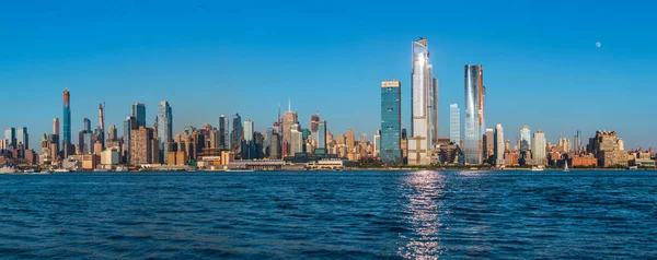 Lincoln Harbor Hudson Nehri kıyılarına New York City manzarası, New York, ABD