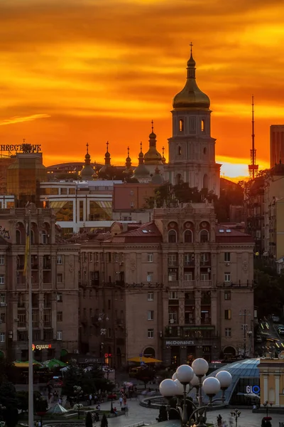 Kiev Ucrania Agosto 2020 Colorido Atardecer Sobre Plaza Nezalezhnosti Con —  Fotos de Stock