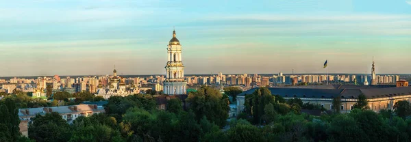 Vista Campanario Kiev Pechersk Lavra Paisaje Urbano Detrás Atardecer — Foto de Stock