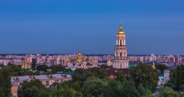 Vista Campanario Kiev Pechersk Lavra Paisaje Urbano Detrás Atardecer — Vídeo de stock