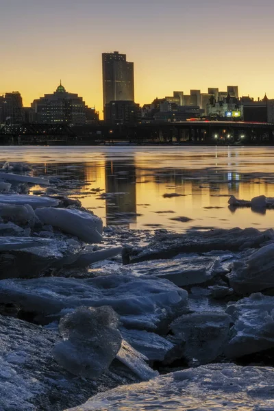 Albany New York Skyline Hudson Nehri üzerinde