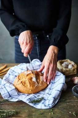 Masada Dilimlenen Kadın Ekmeği