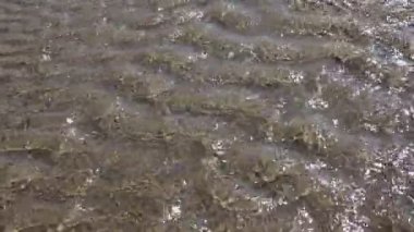 Kumlu kanal için akan nehir 