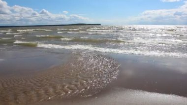 Kumlu kanal için akan nehir. Ağız Nehri'nin Zyryanka, Ob depo, Novosibirsk, Rusya Federasyonu  