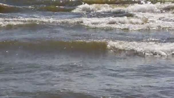 Vlny Řece Vzadu Svítí Přírodní Pozadí Nádrž Rusko — Stock video