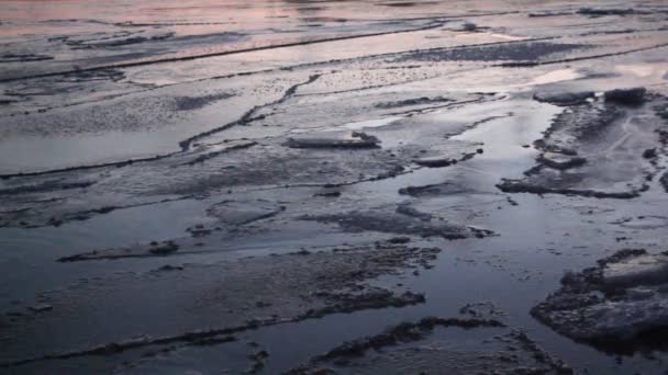 Lód Jest Utworzony Rzece Jesienią Naturalnego Tła Zachód Słońca Rzeka — Wideo stockowe