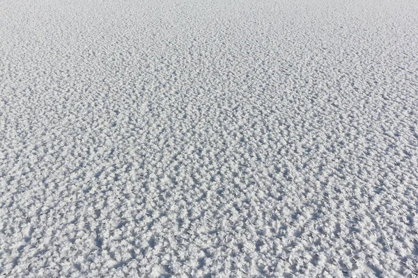 Χιόνι Παγετού Στον Πάγο Στις Όχθες Του Ποταμού Φυσικό Υπόβαθρο — Φωτογραφία Αρχείου