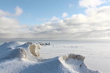 Sonbahar, Ob depo, Sibirya, Rusya bir nehir üzerinde şekillendirme buz