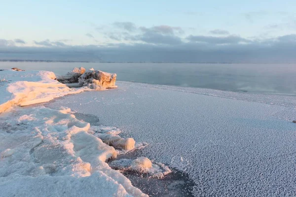 Bevriezing Van Het Water Rivier Vorming Van Ijs Zonsondergang Reservoir — Stockfoto