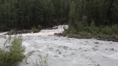 Tekelyu, Akkem Nehri, Altay Dağları, Rusya içine akan nehrinde şelale 