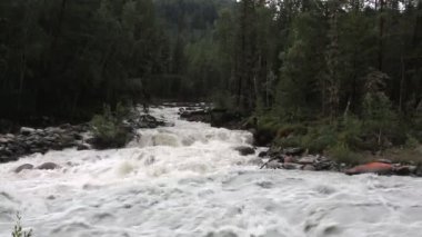 Tekelyu, Akkem Nehri, Altay Dağları, Rusya içine akan nehrinde şelale 