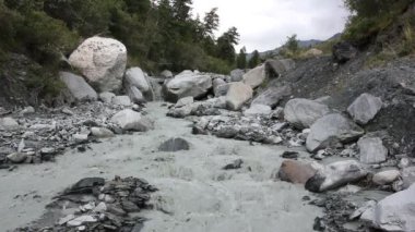 Yarlu River gorge, Altay Dağları, Rusya içine akan