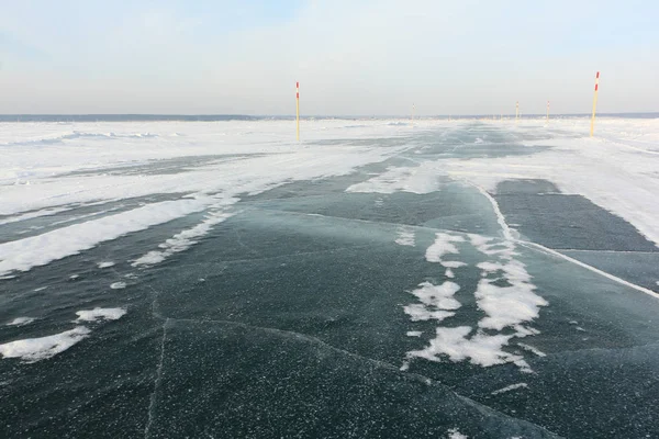 Ijs Road Rivier Oversteken Het Reservoir Van Novosibirsk Regio West — Stockfoto