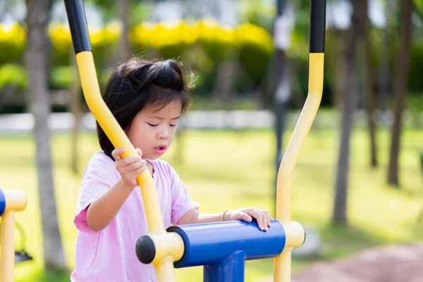 Portrait Cute Asian Child Learning How Exercise Running Exercise Machine — Stok Foto