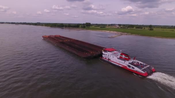 Flygfoto Över Ett Lastfartyg Floden Rhen Transporterar Gods Tyskland — Stockvideo