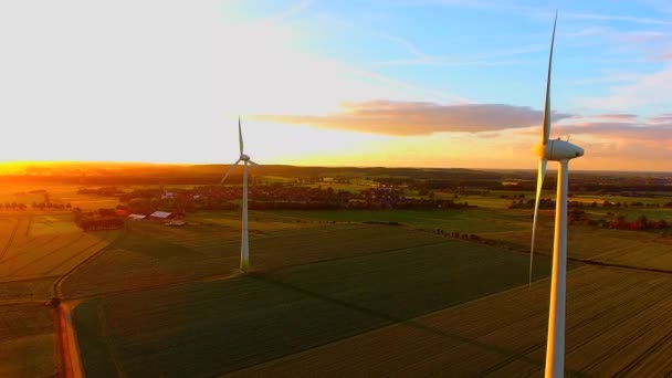 Luftaufnahme Von Windkraftanlagen Bei Sonnenuntergang Ländlichen Raum Niederrhein Deutschland — Stockvideo