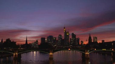 Skyline Frankfurt gün batımında.