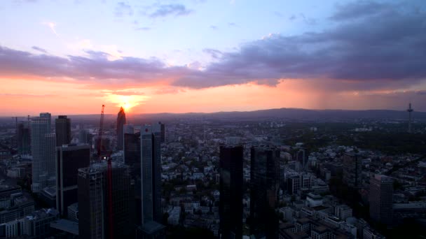 Panoramatický Pohled Finanční Čtvrti Frankfurtu Při Západu Slunce — Stock video