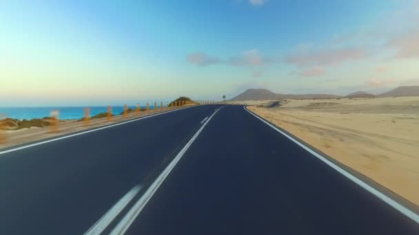 Jazda Wzdłuż Nadmorskiej Drogi Przez Park Narodowy Corralejo Fuerteventura Hiszpania — Wideo stockowe