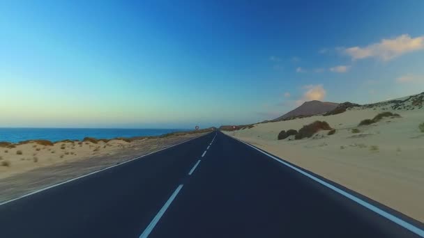 Körning Längs Kustvägen Genom Nationalparken Corralejo Fuerteventura Spanien Med Gimbal — Stockvideo