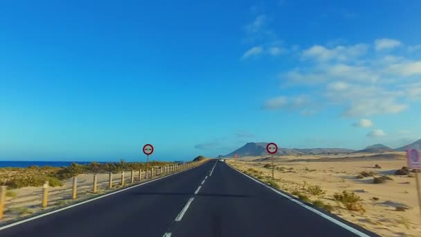 Körning Längs Kustvägen Genom Nationalparken Corralejo Fuerteventura Spanien Med Gimbal — Stockvideo