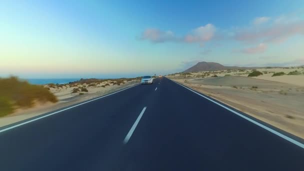 Rijden Langs Kustweg Door Het Nationaal Park Van Corralejo Fuerteventura — Stockvideo