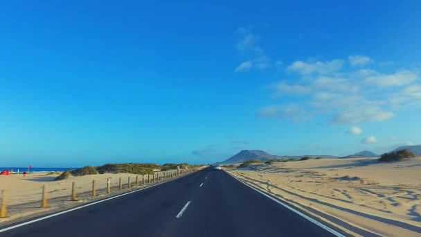 Körning Längs Kustvägen Genom Nationalparken Corralejo Fuerteventura Spanien Med Gimbal — Stockvideo