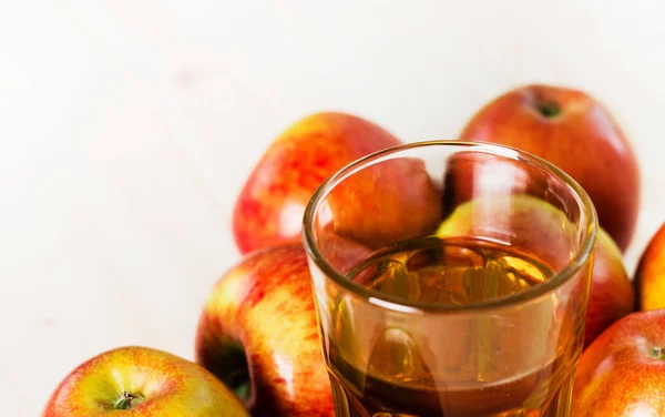 Glass Fresh Apple Cider Autumn Apples Wooden Background Top View — Stock Photo, Image