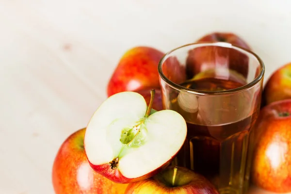 Glass Fresh Apple Cider Half Apple Autumn Apples Wooden Background — Stock Photo, Image