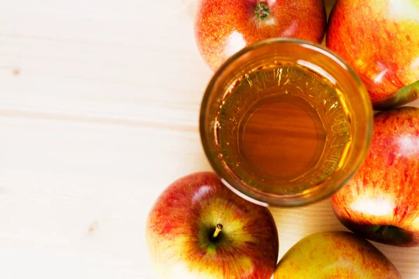 Glass Fresh Apple Juice Half Apple Autumn Apples Wooden Background — Stock Photo, Image