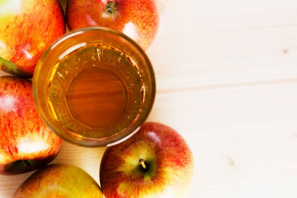 Glass Fresh Apple Juice Half Apple Autumn Apples Wooden Background — Stock Photo, Image