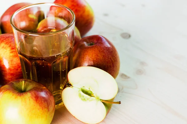 Glass Fresh Apple Cider Half Apple Autumn Apples Wooden Background — Stock Photo, Image