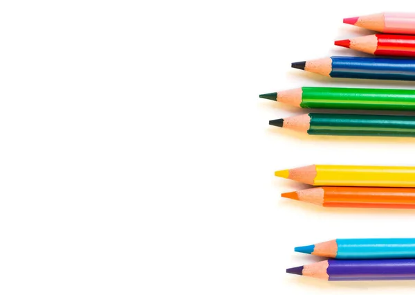 Beyaz Arka Plan Üzerinde Izole Renkli Kalemler Yakın Çekim Yukarıdan — Stok fotoğraf